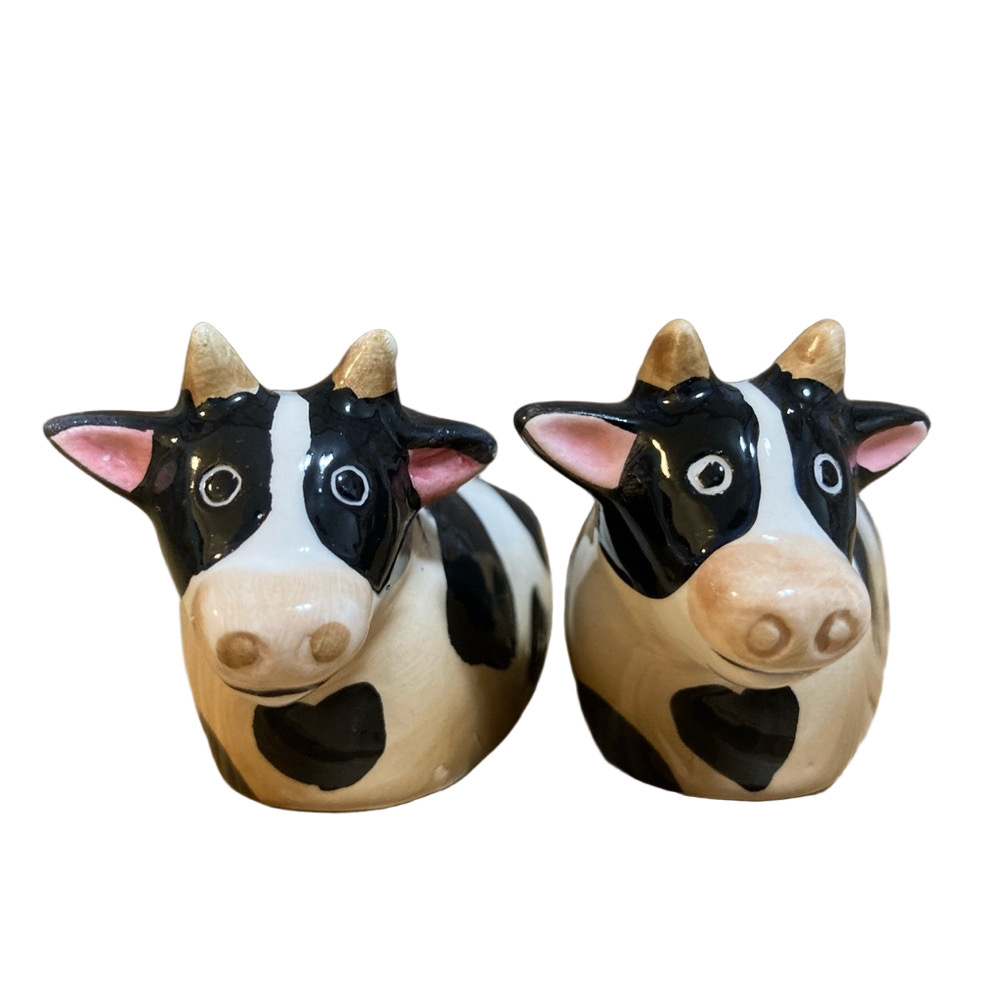 ⭐️Free With Any Purchase⭐️Cow Salt and Pepper Shakers